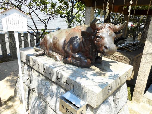 牛と馬の像があります_廿日市天満宮