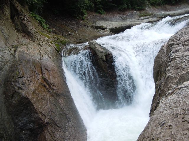 鱒飛の滝_鱒飛の滝
