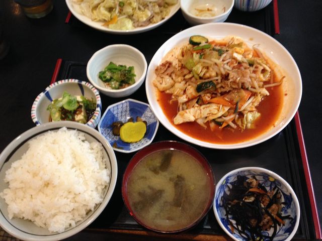豚キムチ定食、オススメ!_めいげつ