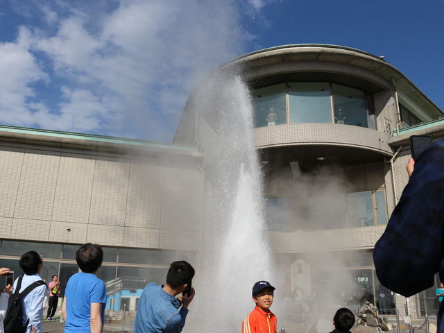 諏訪湖間欠泉センター