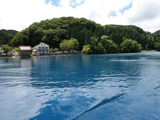 田沢湖ブルー_遊覧船(田沢湖)
