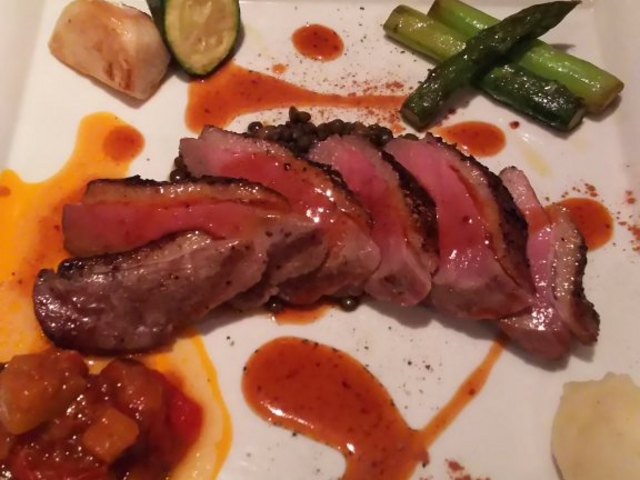 メインの鴨肉。
添えられたラタトゥイユもすごく美味。_セラヴィーナガノ