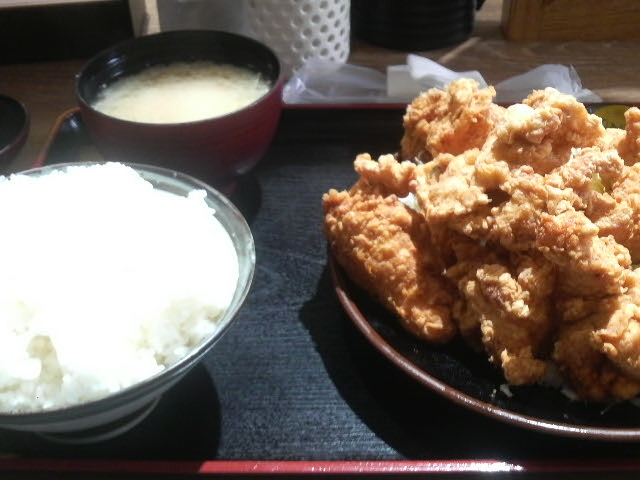 とりからあげ定食、ご飯普通盛り。_とんかつ 麻釉