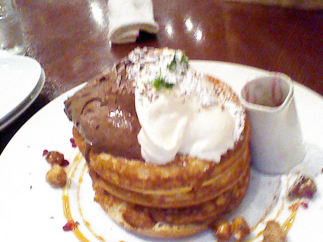 クリームたっぷり♪_カフェ&ブックス ビブリオテーク 大阪梅田店