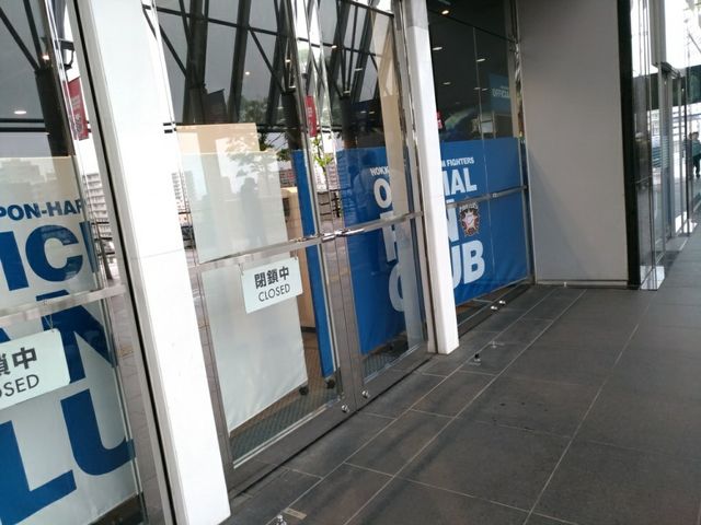 中にお店が入っています_ケンタッキーフライドチキン札幌ドーム店