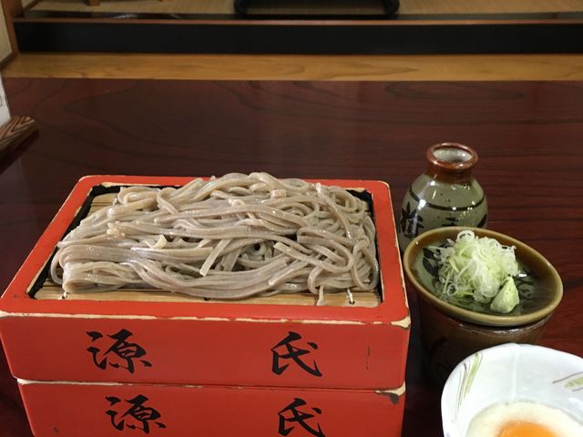 とろろ蕎麦生玉子付き2段重ね蕎麦とっても美味しかったです。生玉子あいますね。_旗挙そば源氏