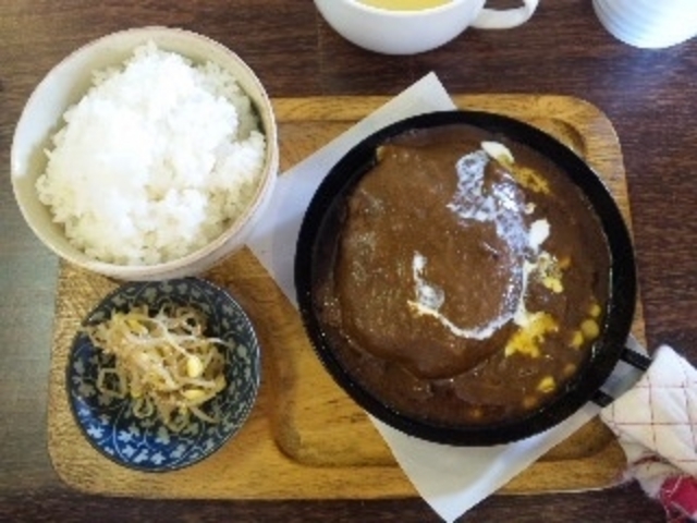 カレーハンバーグ・870円_シシリア