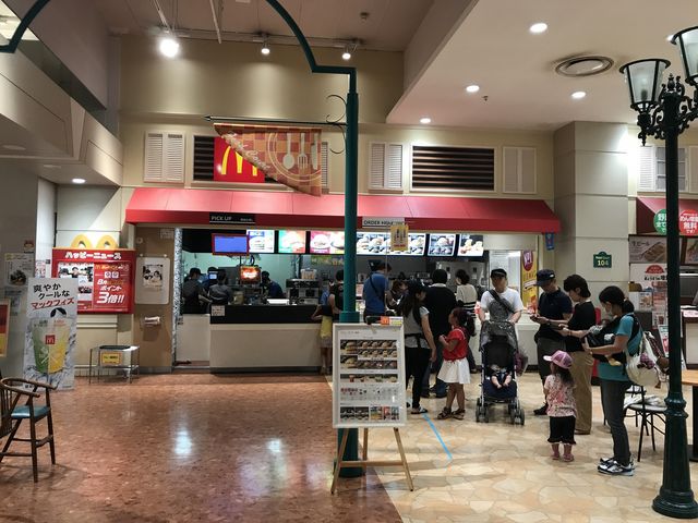 マクドナルドだけ行列していました_マクドナルドイオン尼崎店