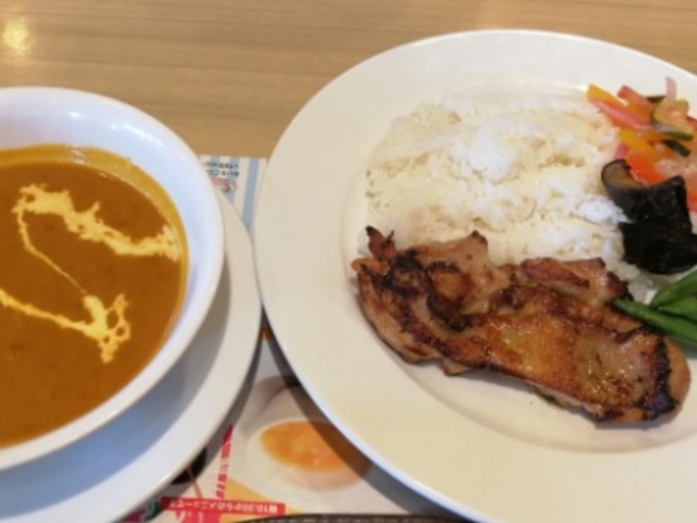 カレーは別皿で出てきました_ガスト 守山大森店