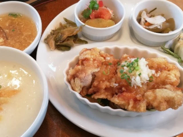 セットのごはんは中華粥に替えてもらえました_浜木綿黒川店