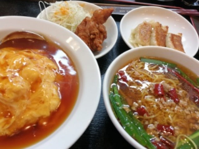 この日は天津飯と台湾ラーメンのセットランチにしました_台湾料理萬来館
