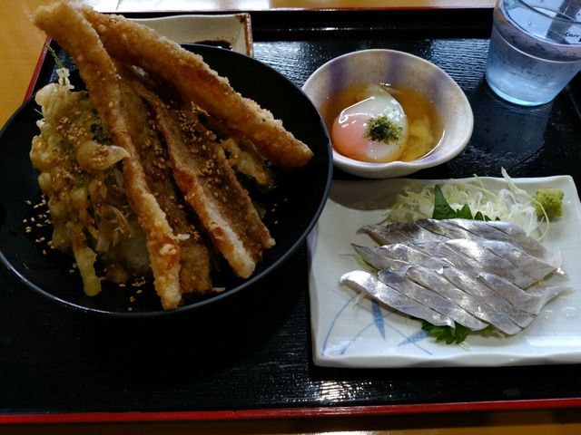 太刀魚丼+温泉卵+太刀魚刺身。単品の組み合わせです。_道の駅たのうら