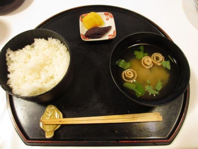 ご飯とお漬物と味噌汁
お味噌汁の味つけが好きです_ドライブイン灘