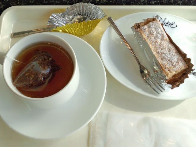 ミルフィーユと紅茶_西洋菓子処 シェール