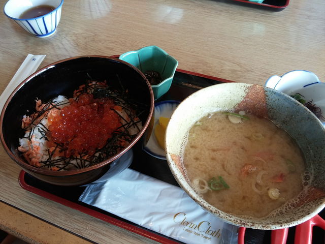 鮭いくら丼_レストハウス請望苑