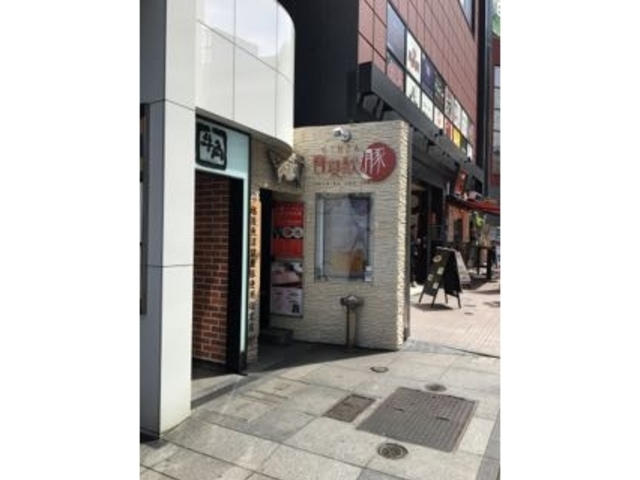 地下にあります!_GINZA 春夏秋豚 横浜店