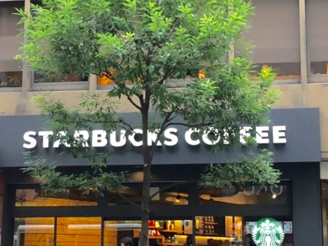 スタバ_スターバックス・コーヒー 新宿ダイアンビル店