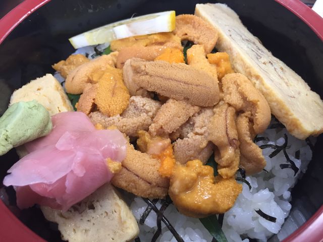 隙間をだし巻きで埋めるなんて_新港食堂