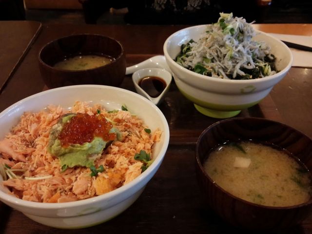 しゃけいくら_DONBURI CAFE DINING bowls