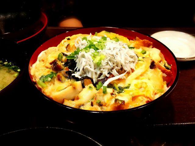 江の島丼_しらす問屋 とびっちょ 参道店