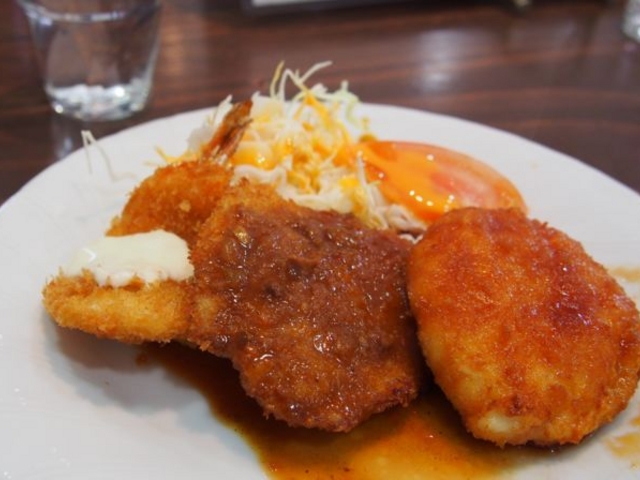トリプルセット¥980(ヒレカツ+エビフライ+クリームコロッケ)_洋食屋 カトリーナ