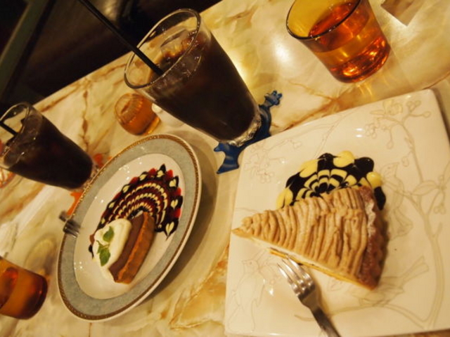 ケーキセット(モンブラン+珈琲)¥850 _cafe太陽ノ塔 本店
