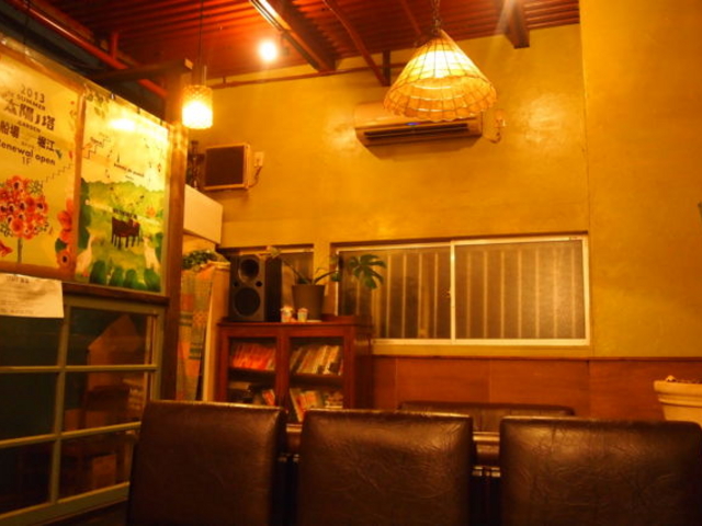 店内_cafe太陽ノ塔 本店