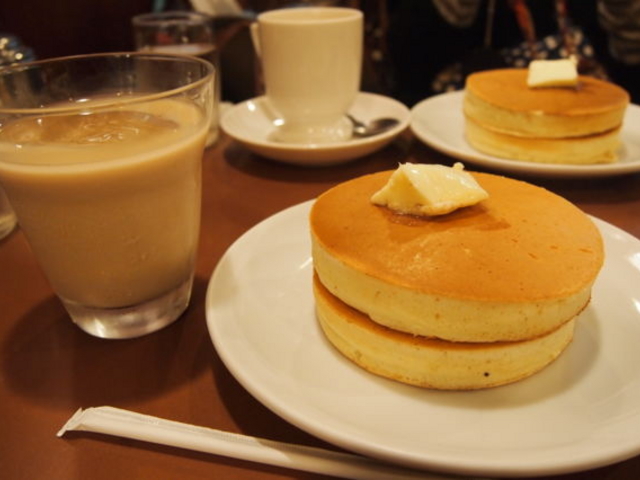 ホットケーキ¥550
カフェオーレ¥450_アラビヤコーヒー