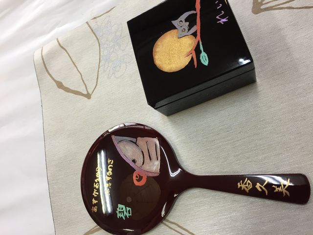 小物入れが 6歳の娘.手鏡が13歳の息子の作品です。_漆芸福文