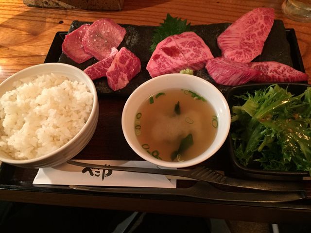 ランチ_炭火ホルモン べこや