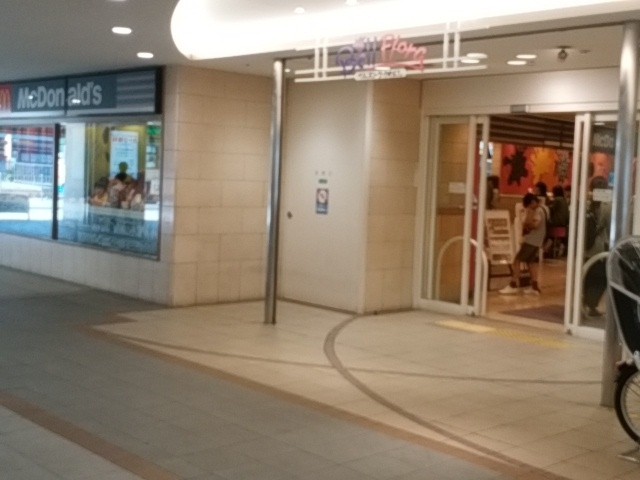 改札口から下りるとすぐあります。_マクドナルド阪急川西能勢口駅店