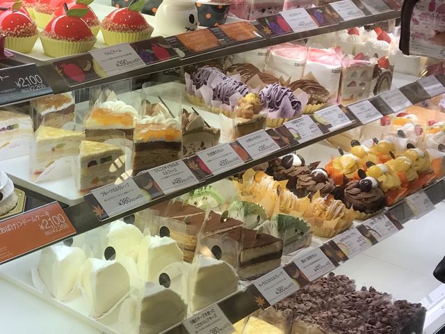悩みます!_銀座コージーコーナー 北浦和東口 店