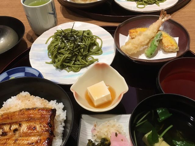 鰻丼と茶そばの付いたセット_大阪 竹葉亭 サウスゲートビル店