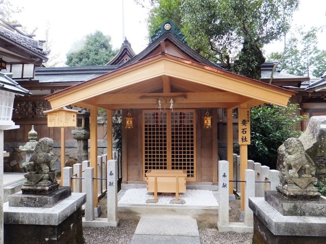 ピカピカの要石社_大村神社