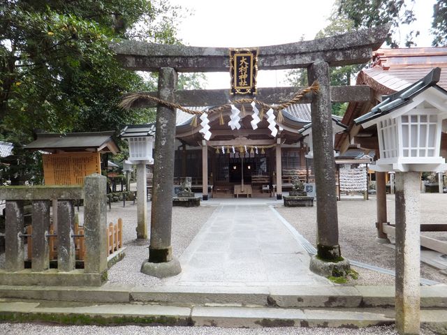 拝殿と鳥居_大村神社