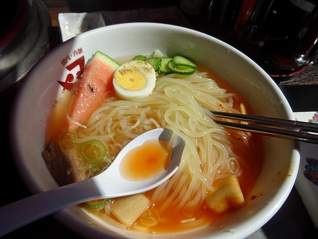 ちょっと食べてからの撮影_ヤマト 盛岡店