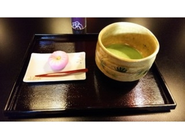 お抹茶と生菓子のセット_森八