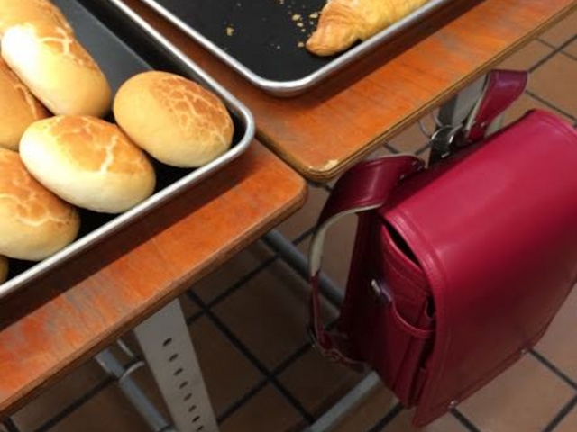 ランドセルまでかかってます!_オギノパン