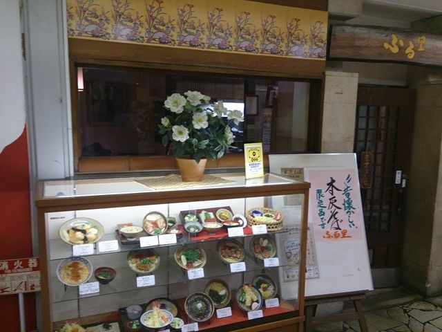 沖縄そばの他、沖縄の家庭料理が楽しめます_ふる里
