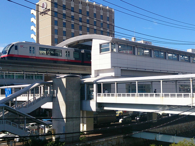 那覇バスターミナルへの乗り換え駅_ゆいレール旭橋駅