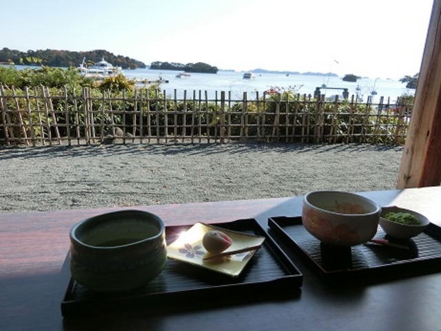 茶菓子も食べられます_観瀾亭