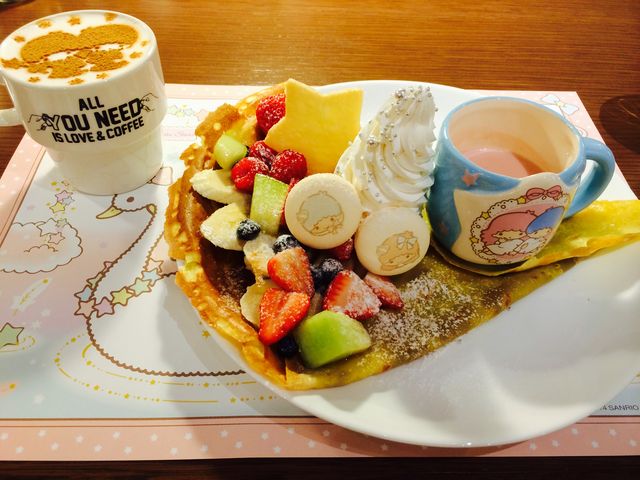 クレープとカフェラテ_キキ&ララカフェ・渋谷パルコ店