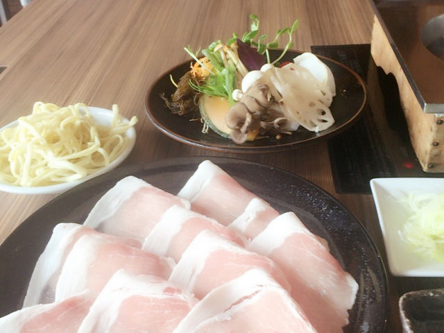 しゃぶしゃぶ_しゃぶしゃぶ我那覇豚肉店 前島本店