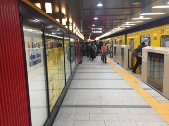 ホームがやや和風です。_東京メトロ銀座線 浅草駅