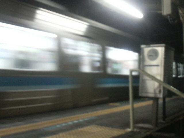 橋本行の電車が出発_JR入谷駅