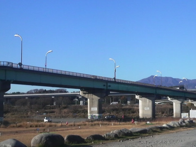 座間依橋と大山_座間依橋