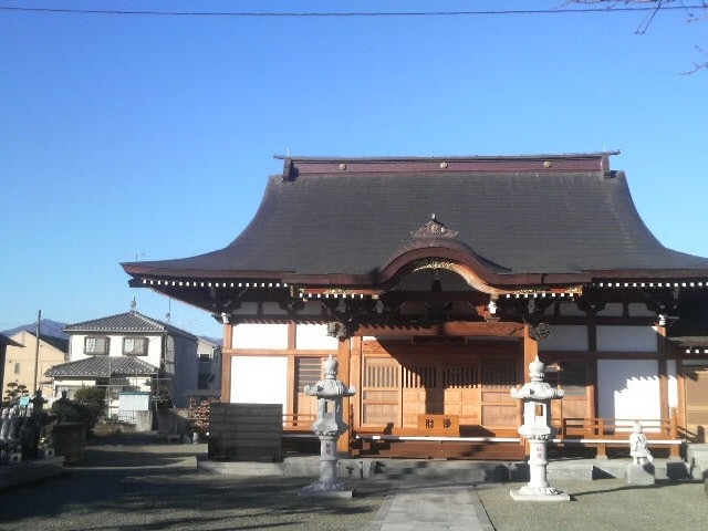 専念寺の本堂と広い空_専念寺