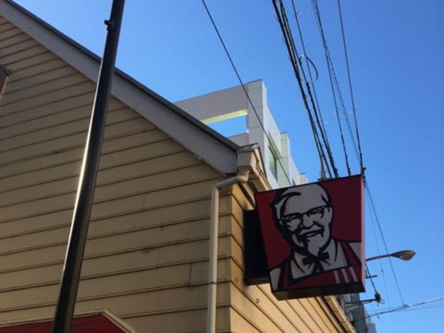 駅から近いです!_ケンタッキーフライドチキン茅ヶ崎駅前店