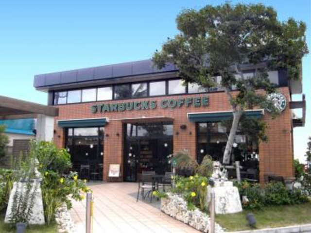 外人が多かった_スターバックス・コーヒー 北谷国道58号店