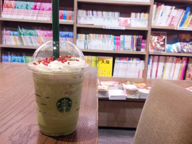 ぺちーの_スターバックス コーヒー LUCUA osaka店(Starbucks Coffee)